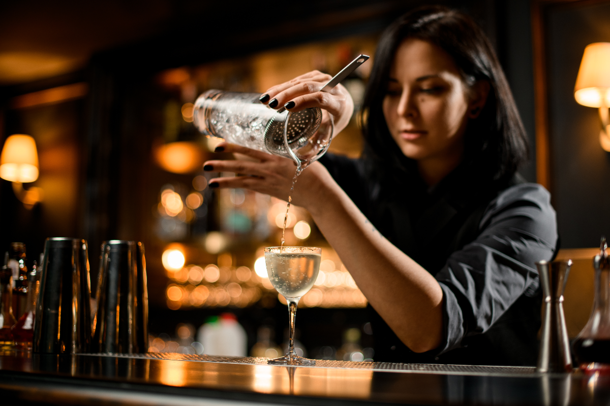 What is the difference between Boston and Manhattan cocktail shakers?